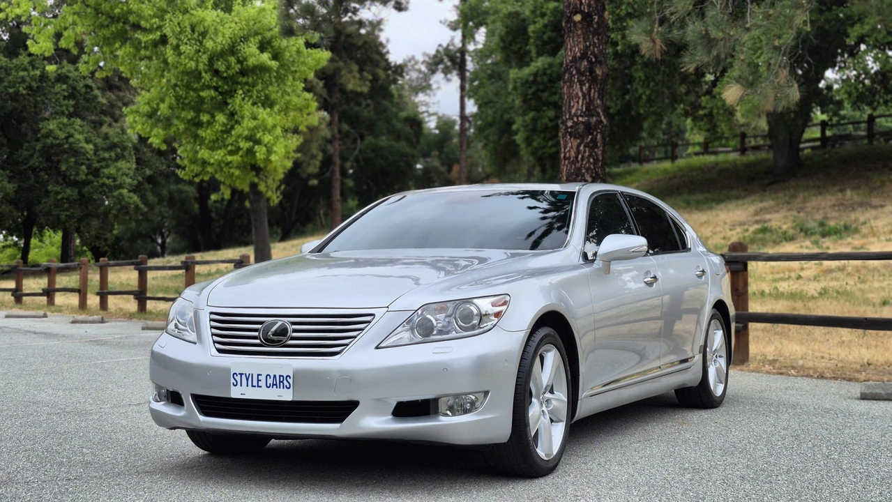 2011 Lexus LS 4th Gen - Image 8 of 31