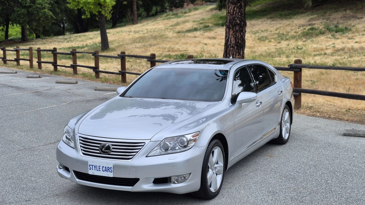 2011 Lexus LS 4th Gen - Image 9 of 31