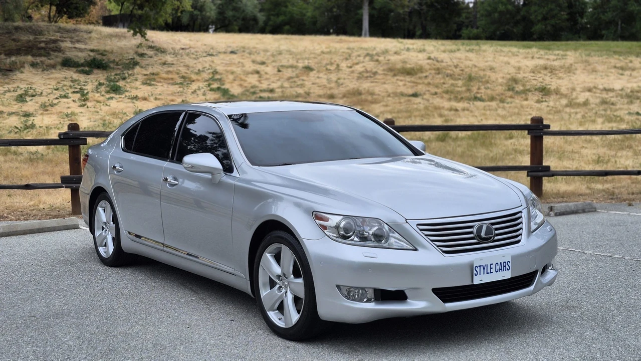 2011 Lexus LS 4th Gen - Image 21 of 31