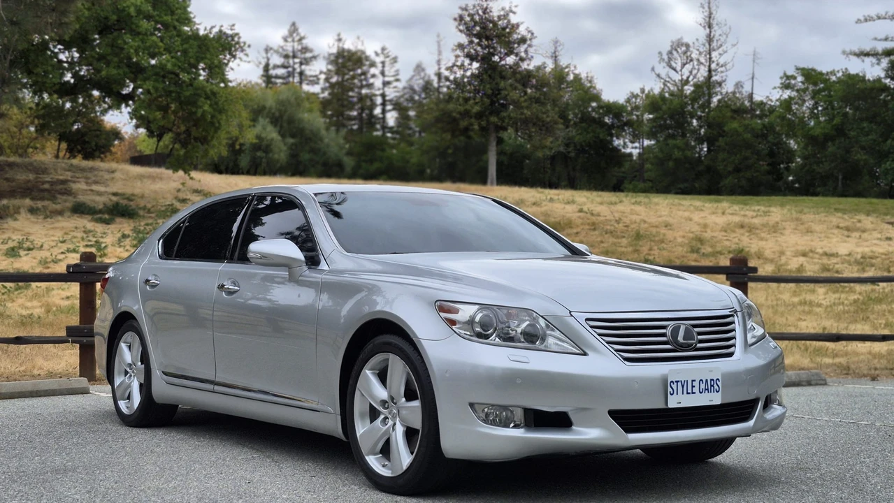 2011 Lexus LS 4th Gen - Image 23 of 31
