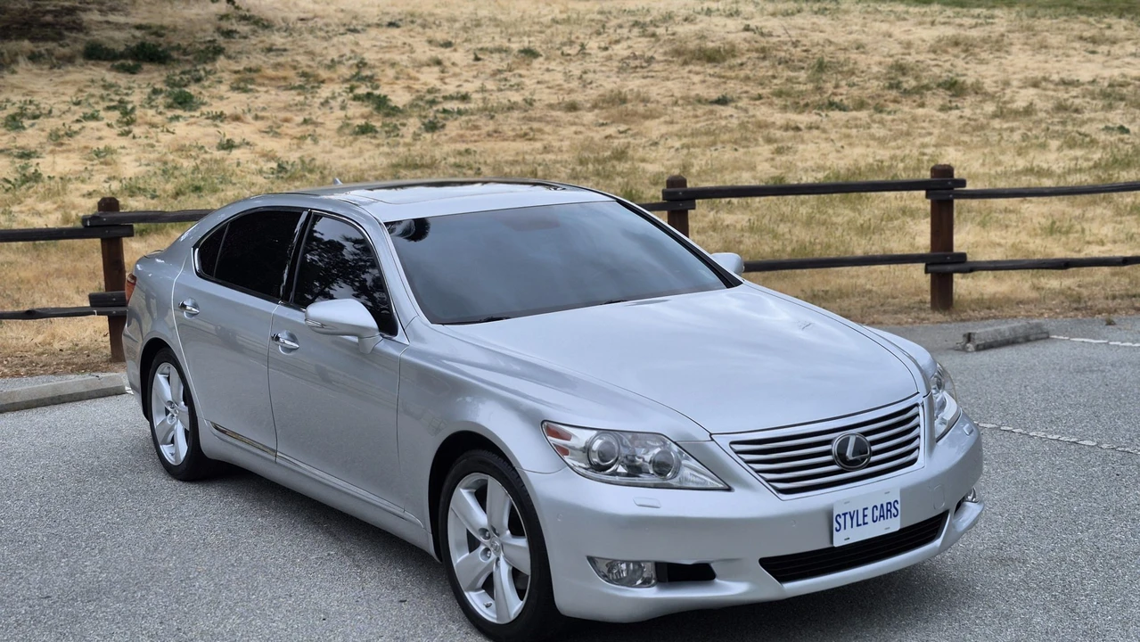 2011 Lexus LS 4th Gen - Image 24 of 31