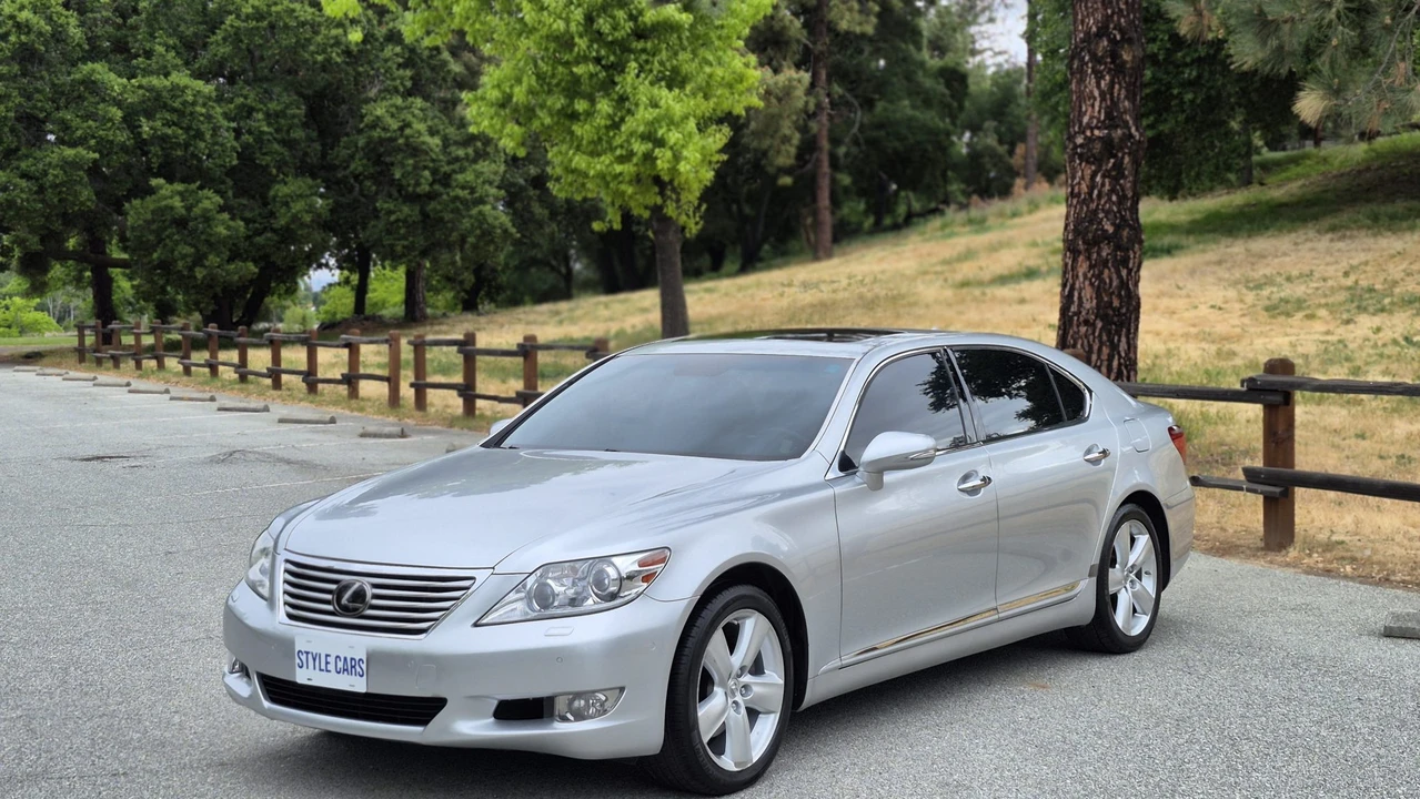 2011 Lexus LS 4th Gen - Image 3 of 31