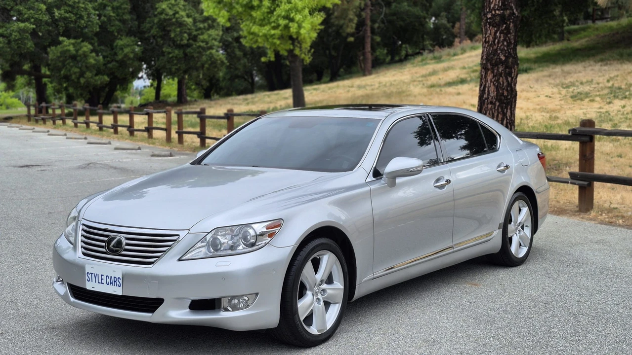 2011 Lexus LS 4th Gen - Image 4 of 31
