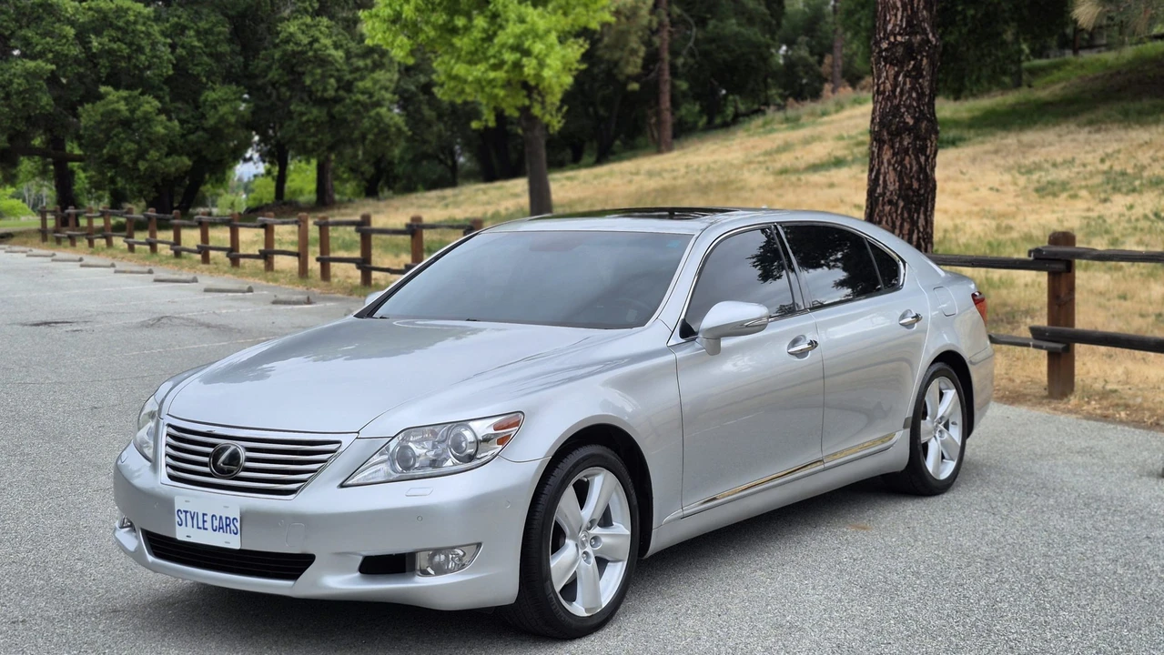2011 Lexus LS 4th Gen - Image 5 of 31