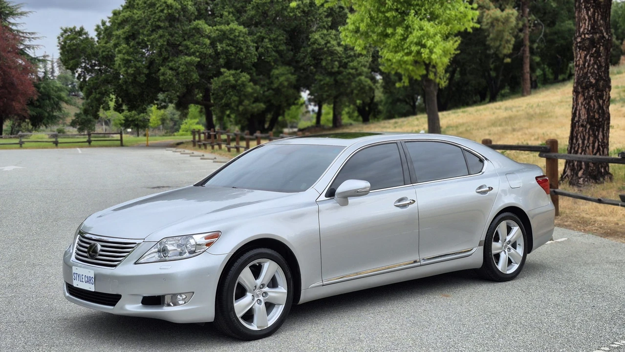 2011 Lexus LS 4th Gen - Image 2 of 31