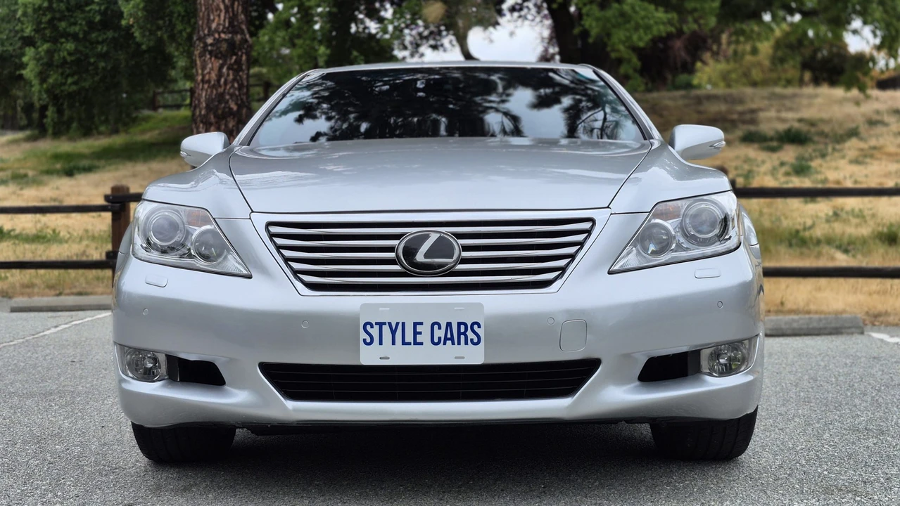2011 Lexus LS 4th Gen - Image 15 of 31