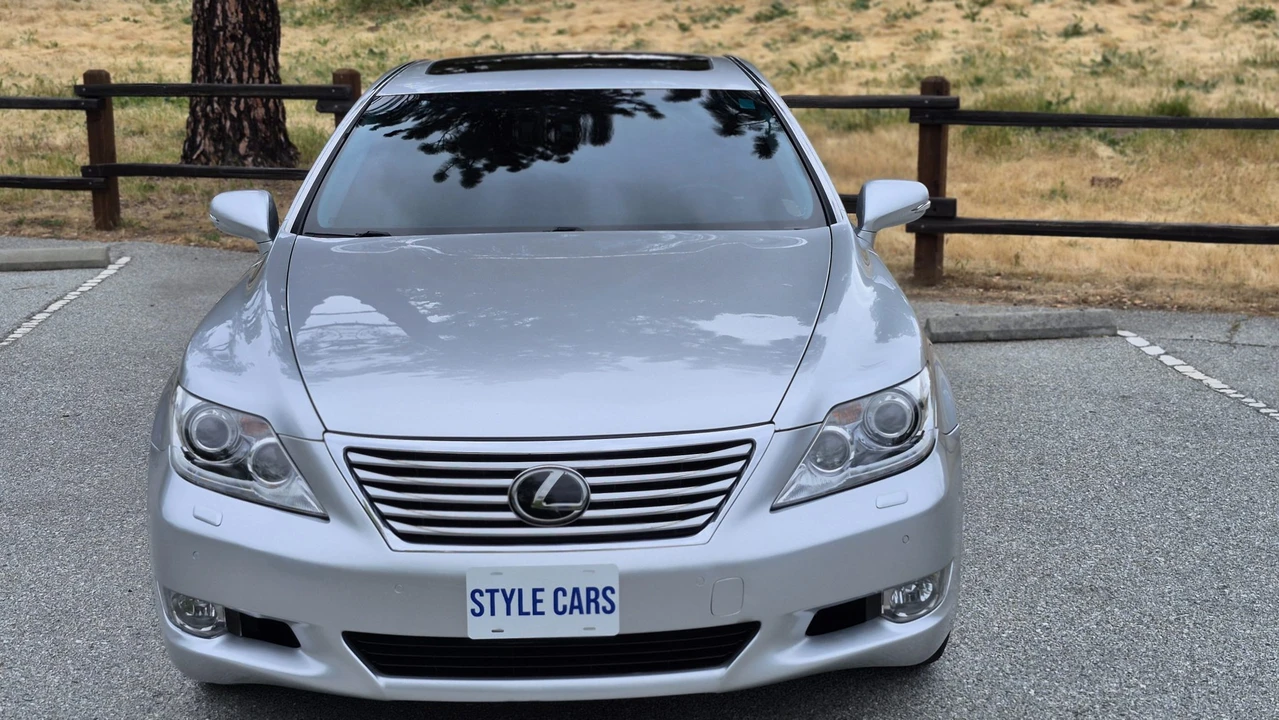 2011 Lexus LS 4th Gen - Image 14 of 31