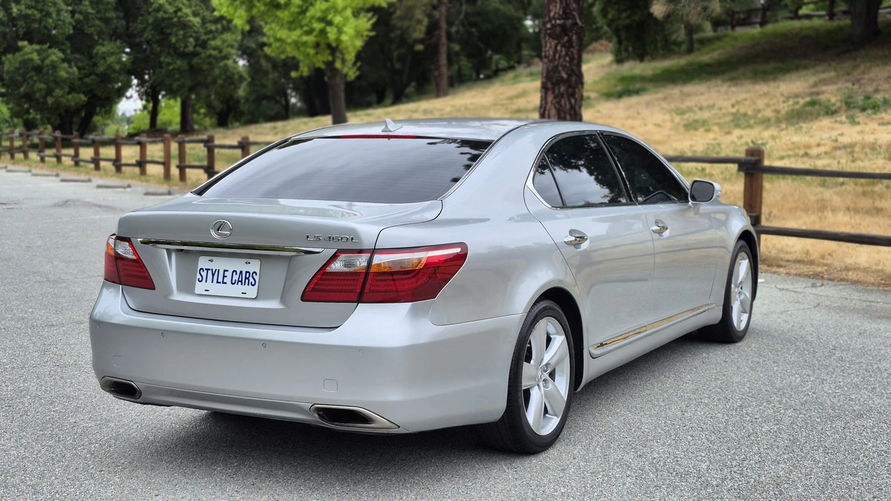 2011 Lexus LS 4th Gen - Image 30 of 31