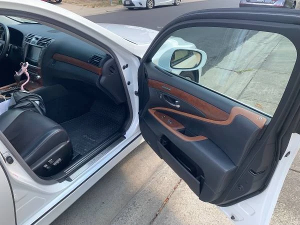 2011 Lexus LS 4th Gen - Image 19 of 23