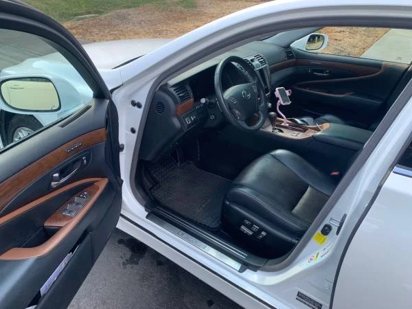 2011 Lexus LS 4th Gen - Image 8 of 23