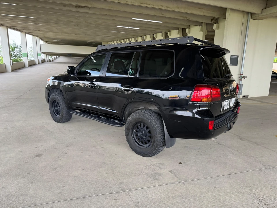 2011 Lexus LX 3rd Gen - Image 19 of 24