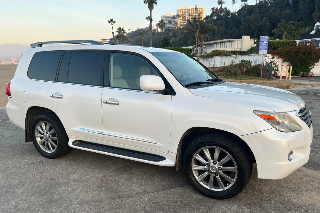 2011 Lexus LX 2nd Gen - Image 30 of 31