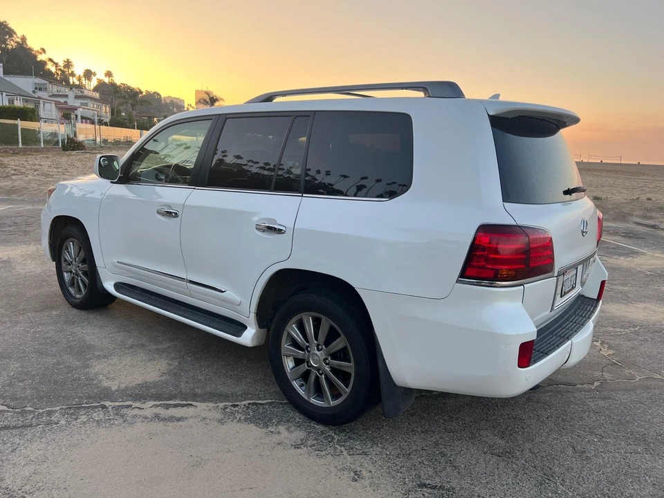 2011 Lexus LX 2nd Gen - Image 17 of 31