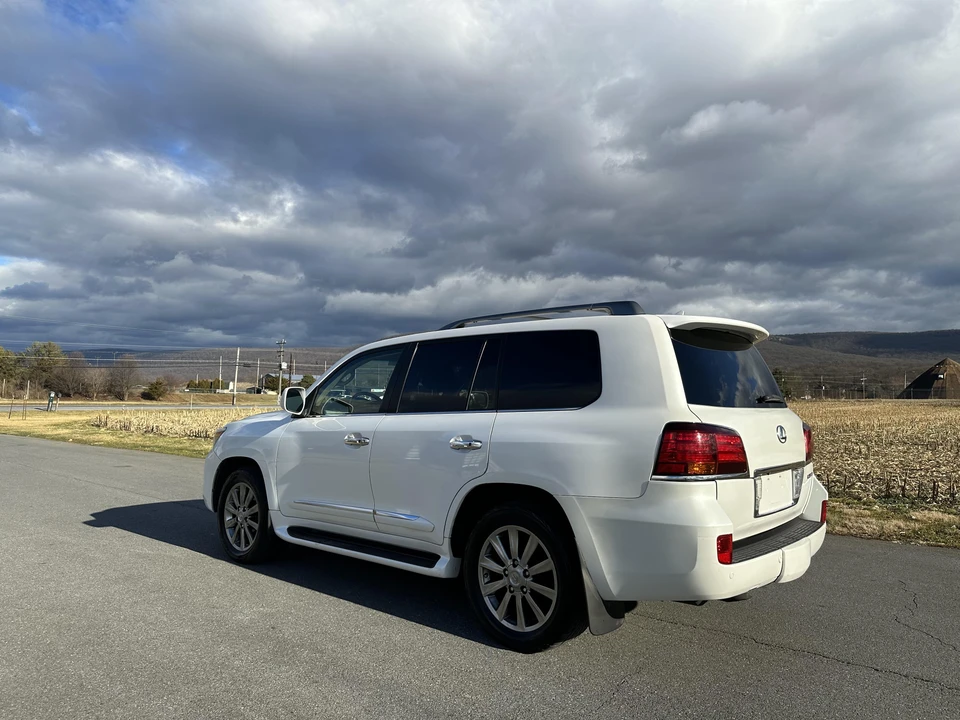 2011 Lexus LX 3rd Gen - Image 18 of 31