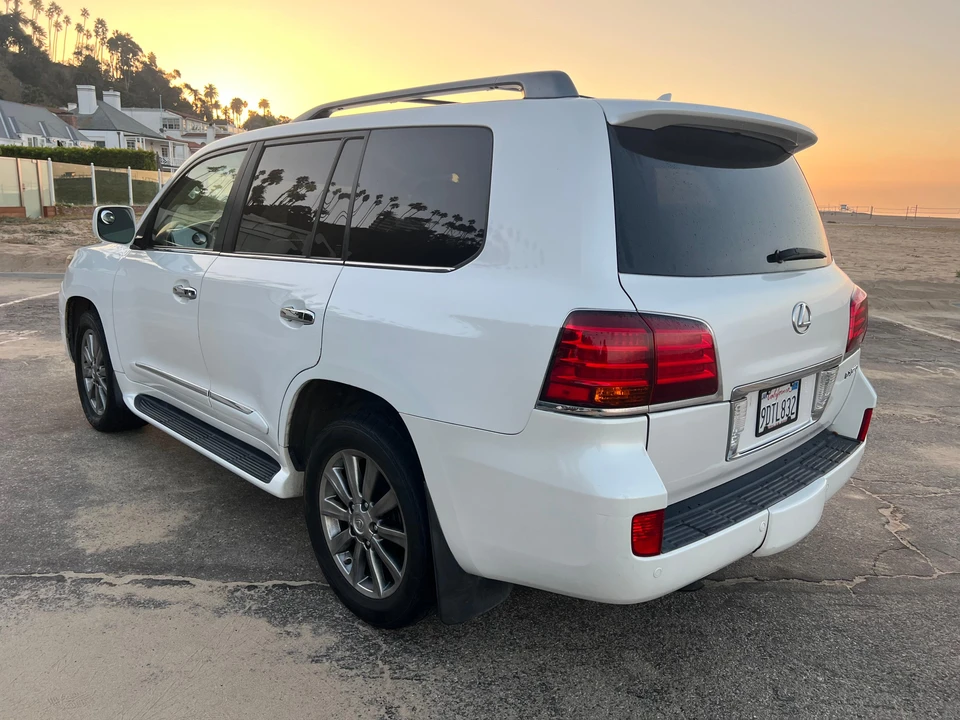 2011 Lexus LX 2nd Gen - Image 18 of 31