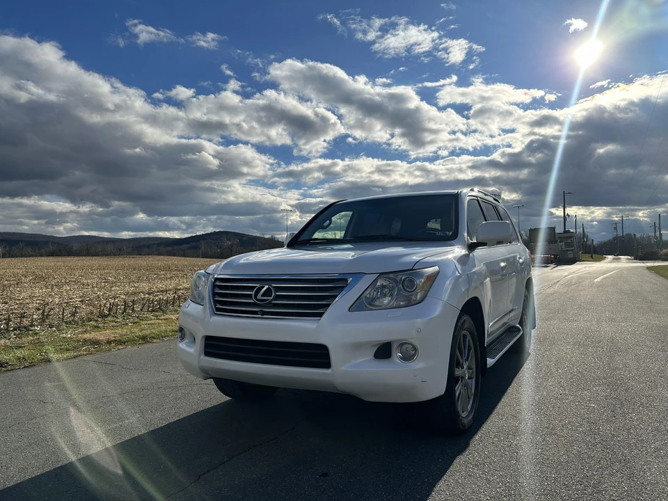 2011 Lexus LX 3rd Gen - Image 8 of 31