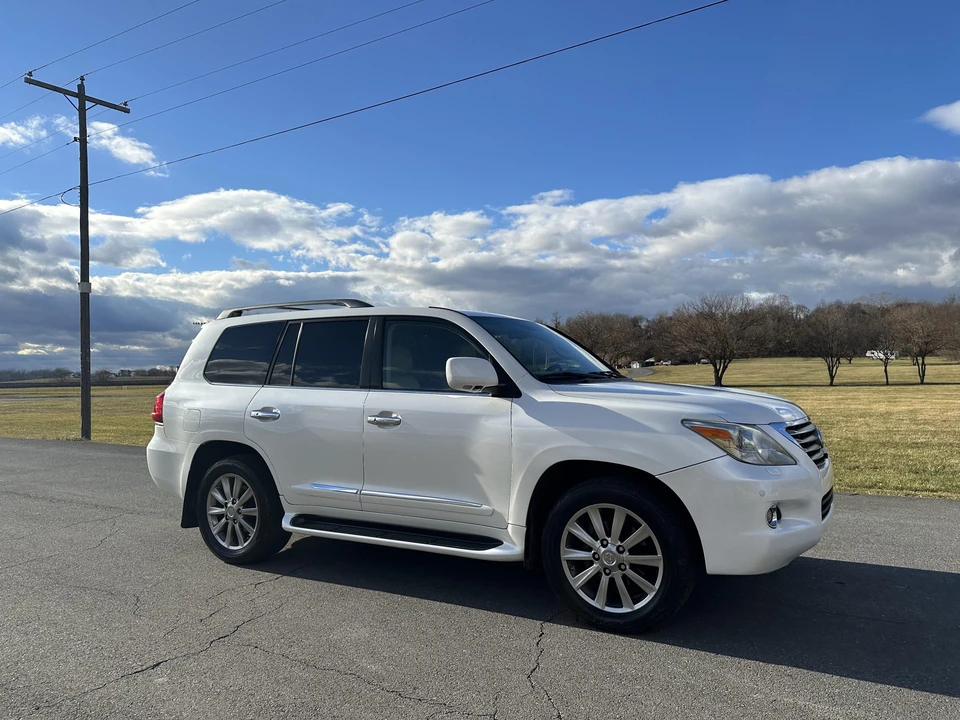 2011 Lexus LX 3rd Gen - Image 23 of 31
