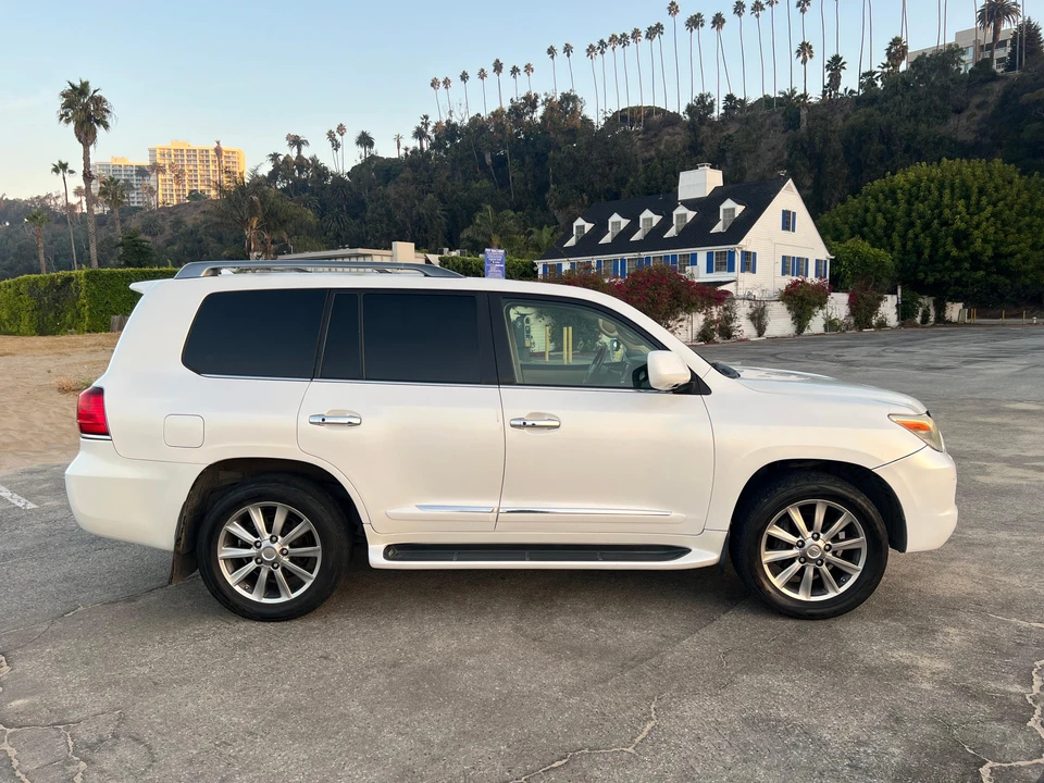 2011 Lexus LX 2nd Gen - Image 27 of 31