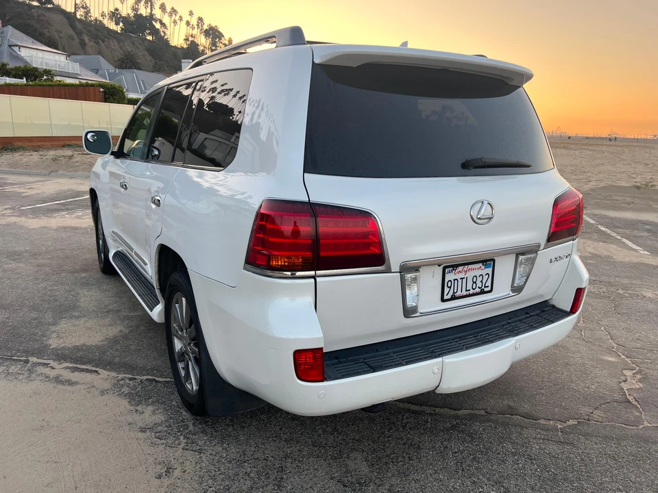 2011 Lexus LX 2nd Gen - Image 19 of 31