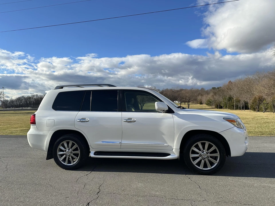 2011 Lexus LX 3rd Gen - Image 22 of 31