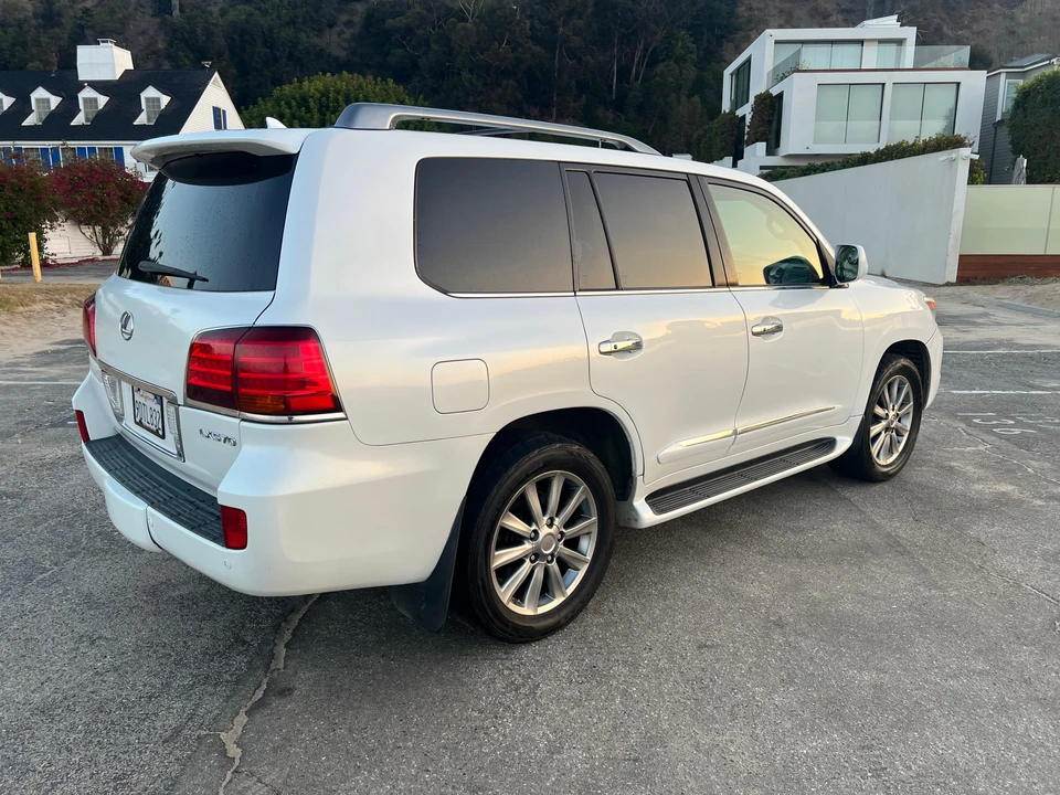 2011 Lexus LX 2nd Gen - Image 24 of 31