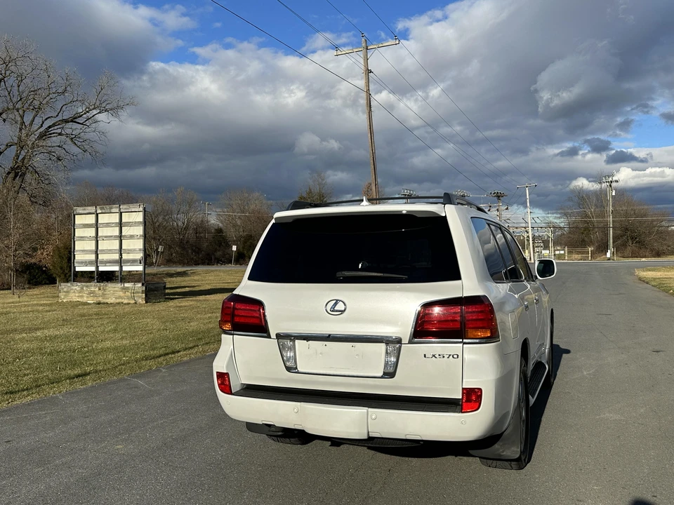 2011 Lexus LX 3rd Gen - Image 19 of 31
