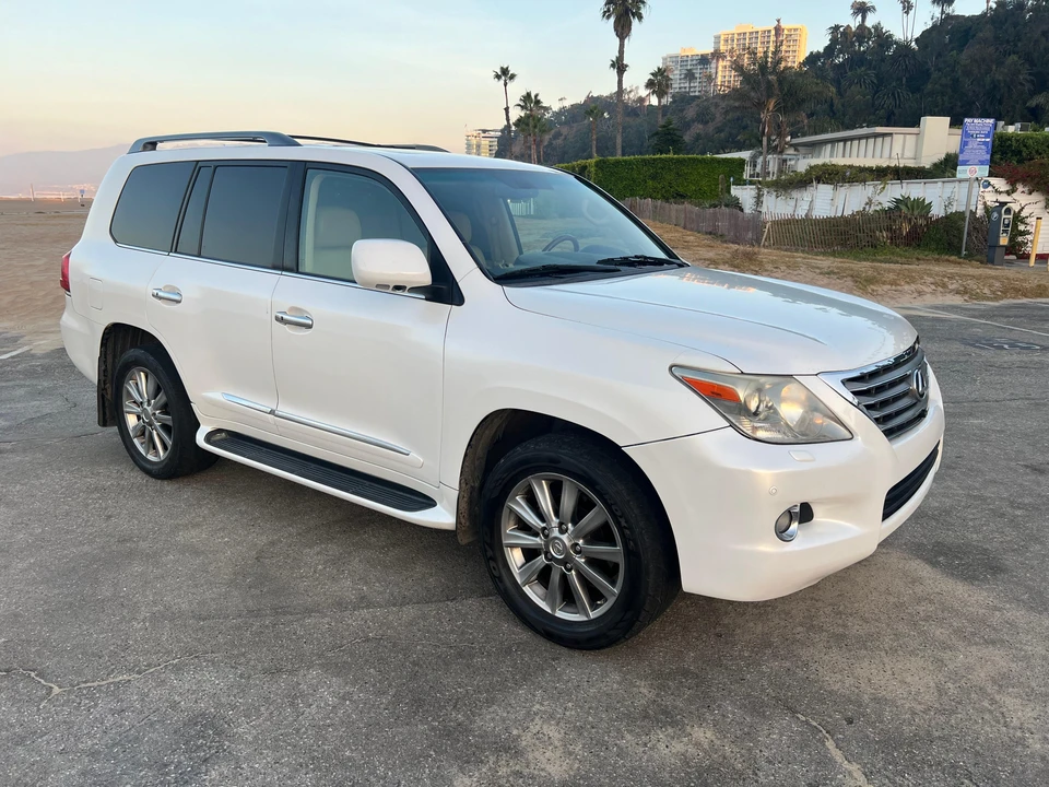 2011 Lexus LX 2nd Gen - Image 29 of 31