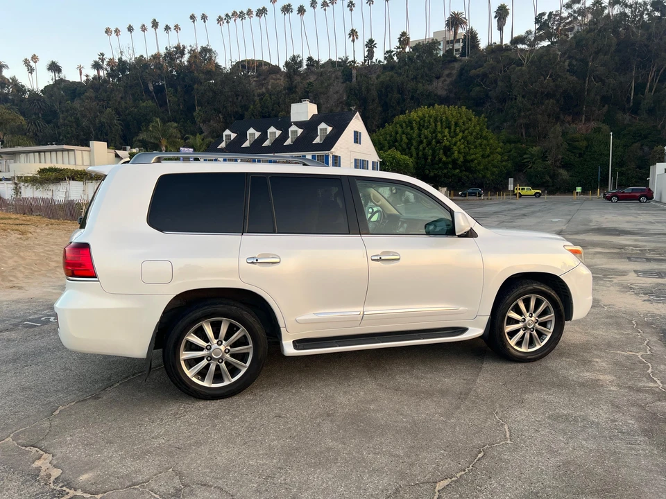 2011 Lexus LX 2nd Gen - Image 26 of 31