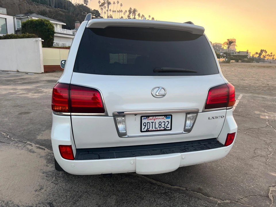 2011 Lexus LX 2nd Gen - Image 20 of 31