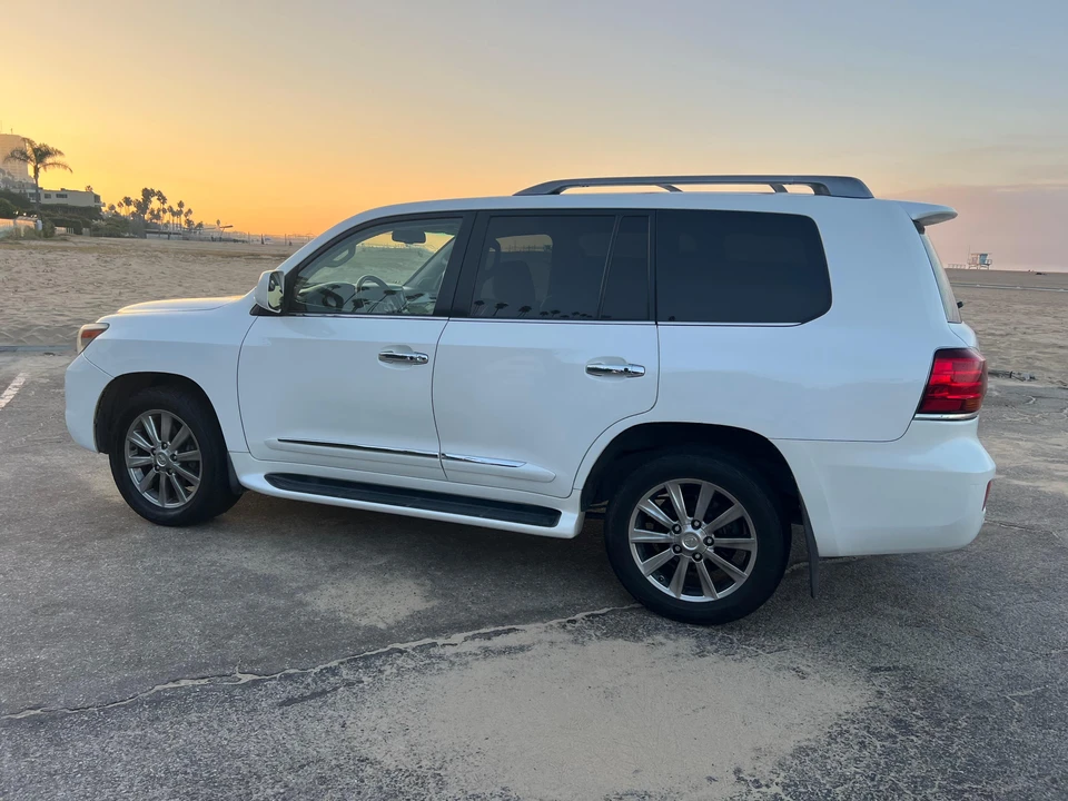 2011 Lexus LX 2nd Gen - Image 15 of 31