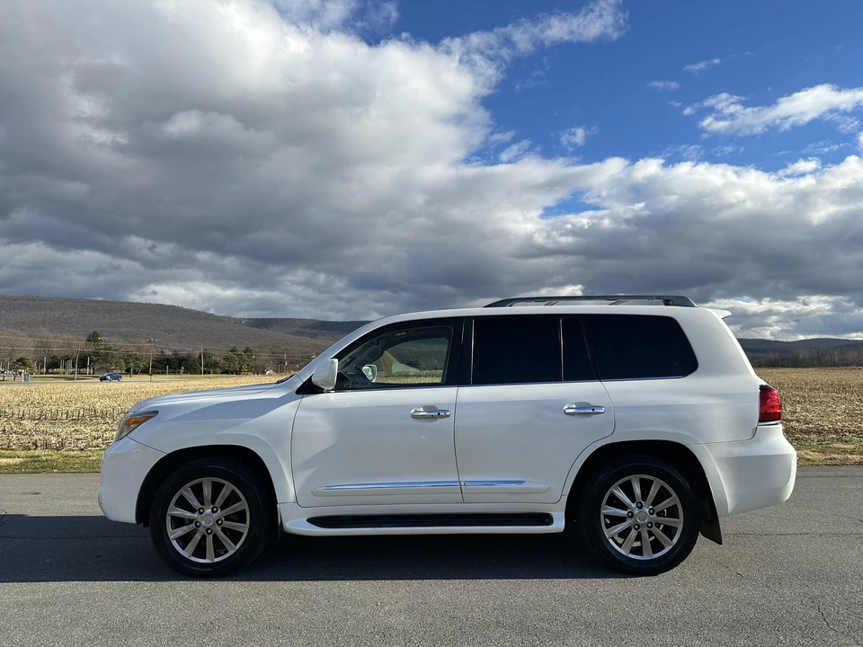 2011 Lexus LX 3rd Gen - Image 17 of 31