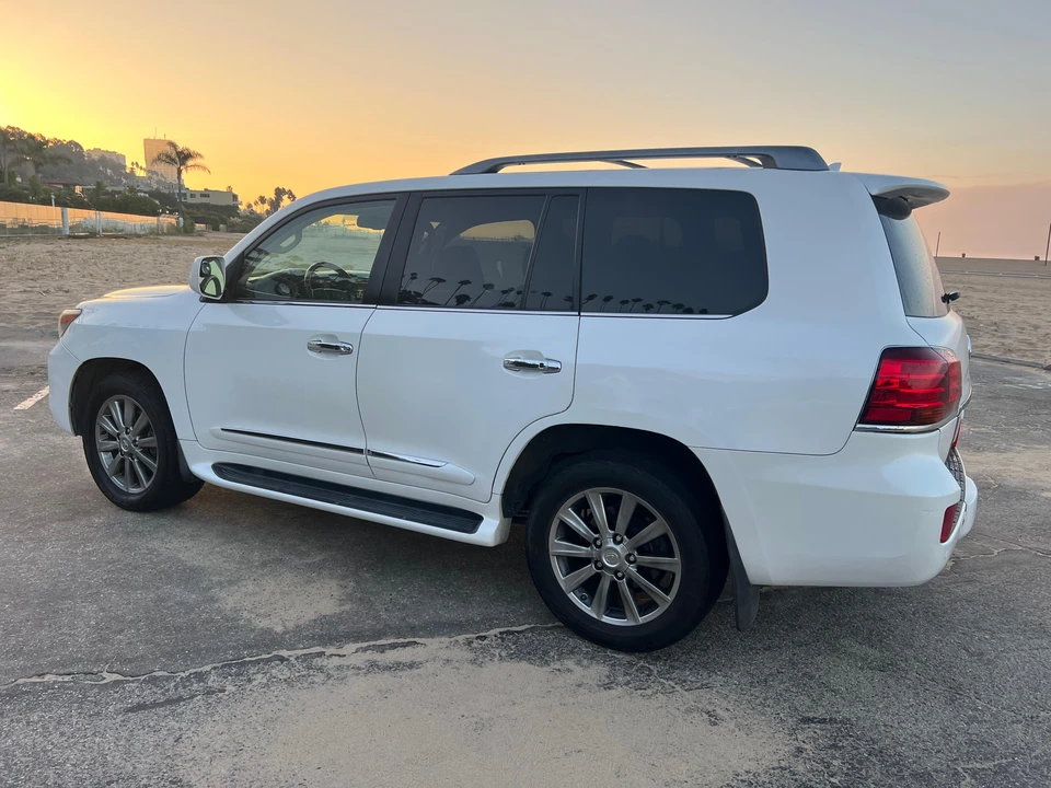 2011 Lexus LX 2nd Gen - Image 16 of 31