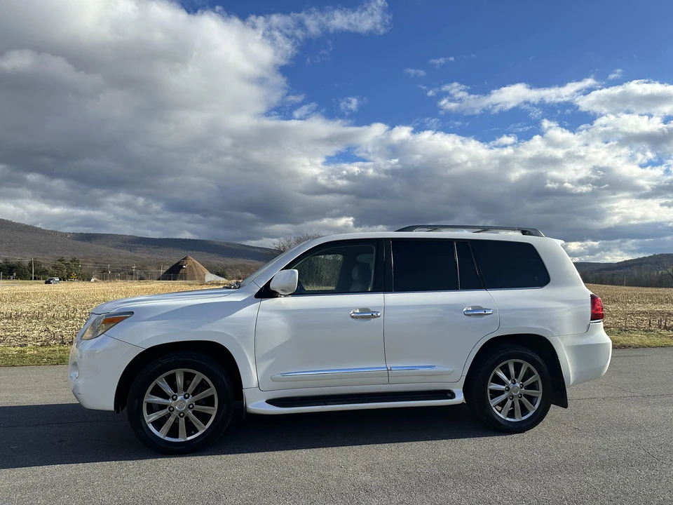 2011 Lexus LX 3rd Gen - Image 16 of 31