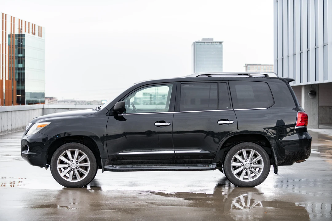 2011 Lexus LX 3rd Gen - Image 9 of 31