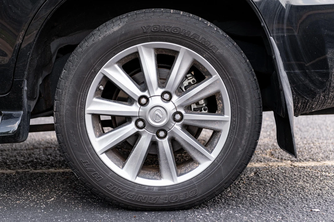 2011 Lexus LX 3rd Gen - Image 24 of 31