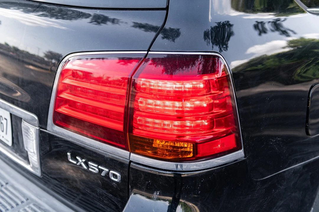2011 Lexus LX 3rd Gen - Image 14 of 31