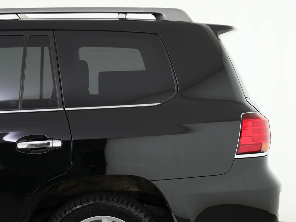 2011 Lexus LX 3rd Gen - Image 26 of 31