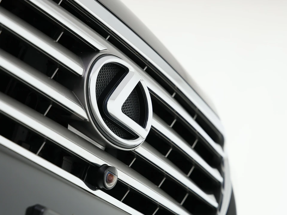 2011 Lexus LX 3rd Gen - Image 17 of 31