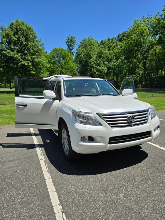 2011 Lexus LX 3rd Gen - Image 24 of 31