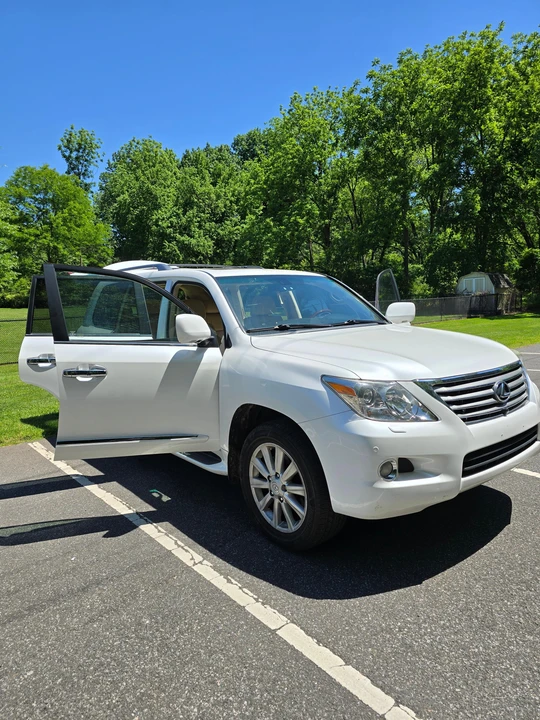 2011 Lexus LX 3rd Gen - Image 23 of 31