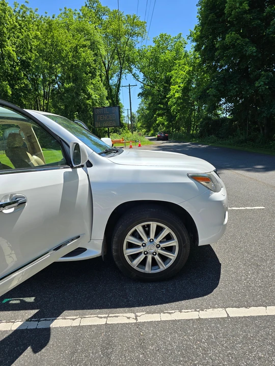 2011 Lexus LX 3rd Gen - Image 22 of 31