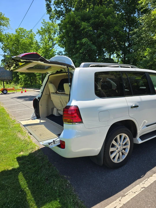 2011 Lexus LX 3rd Gen - Image 18 of 31