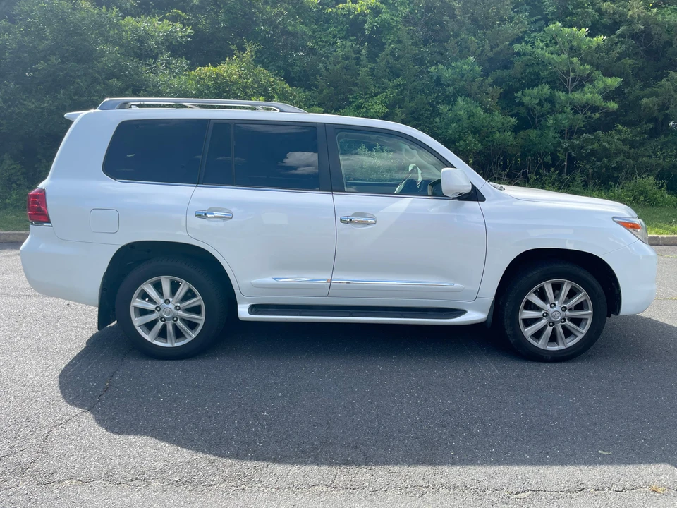 2011 Lexus LX 3rd Gen - Image 13 of 31