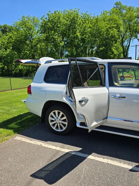 2011 Lexus LX 3rd Gen - Image 20 of 31