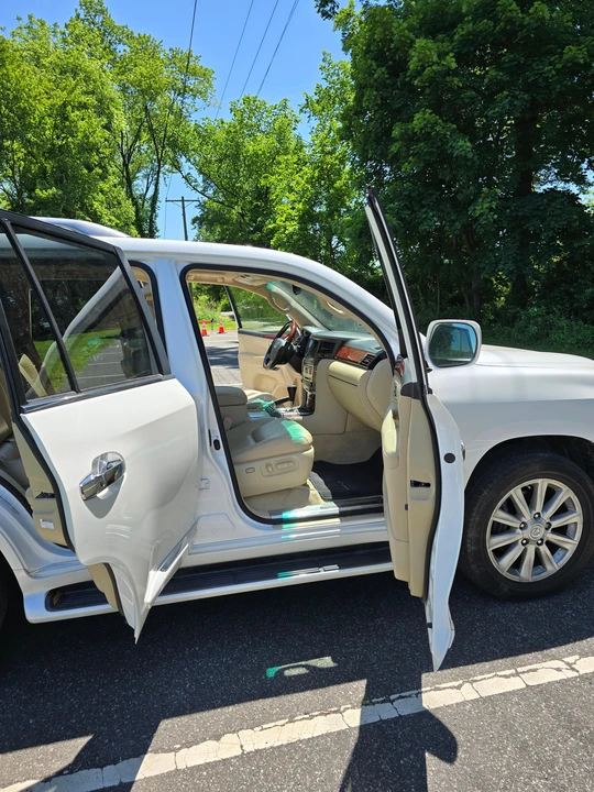 2011 Lexus LX 3rd Gen - Image 21 of 31