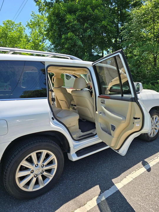 2011 Lexus LX 3rd Gen - Image 19 of 31