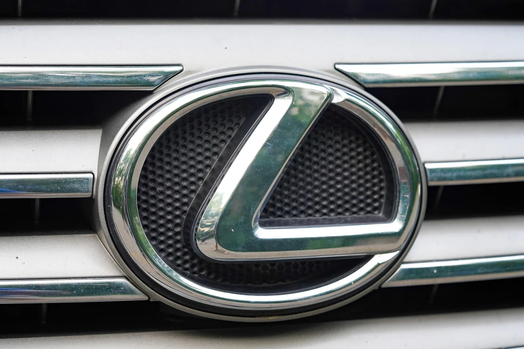 2011 Lexus LX 2nd Gen - Image 24 of 31