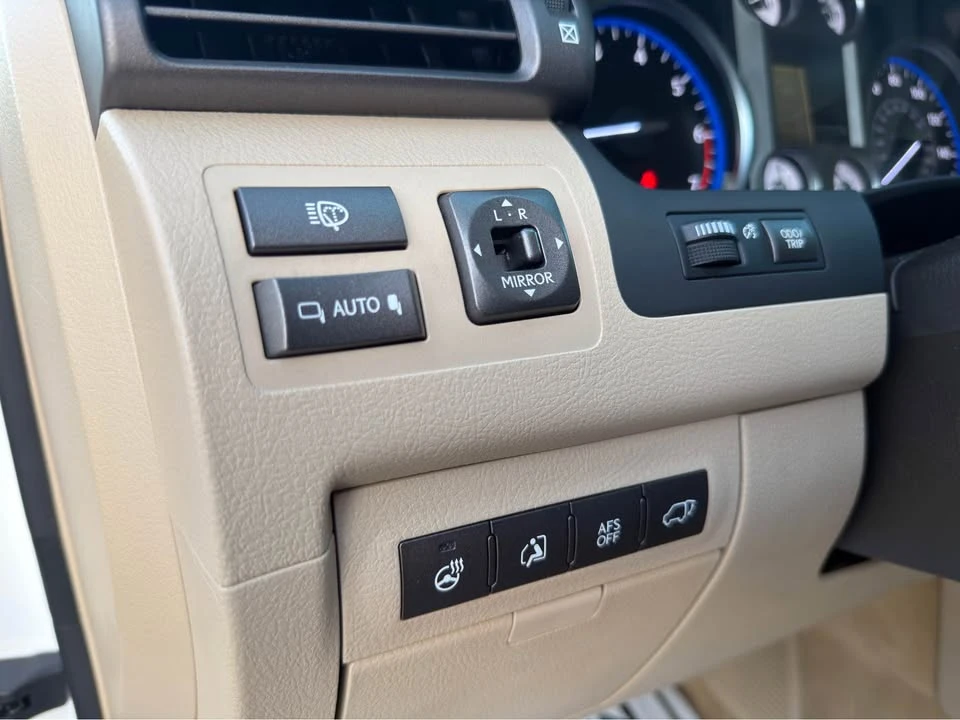 2011 Lexus LX 3rd Gen - Image 17 of 20