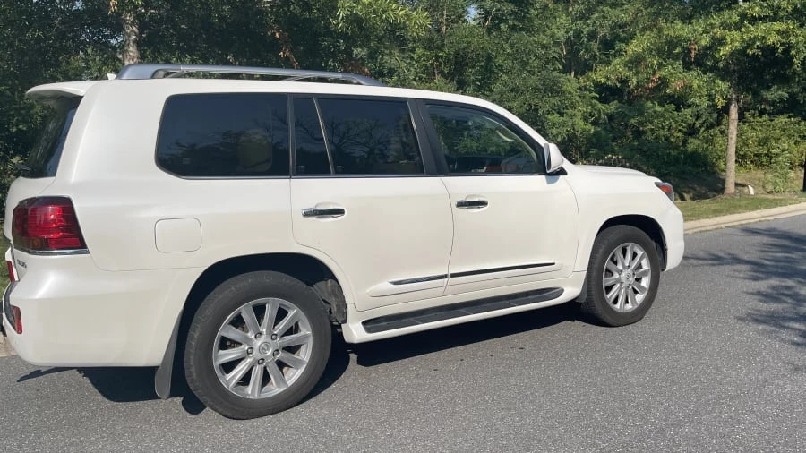 2011 Lexus LX 3rd Gen - Image 28 of 30