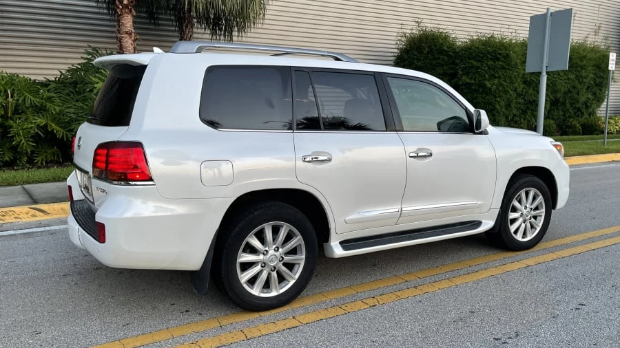 2011 Lexus LX 3rd Gen - Image 27 of 30